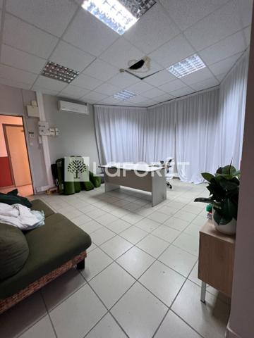 Location local commercial Fort-de-France - 41 m² - 945 €/mois