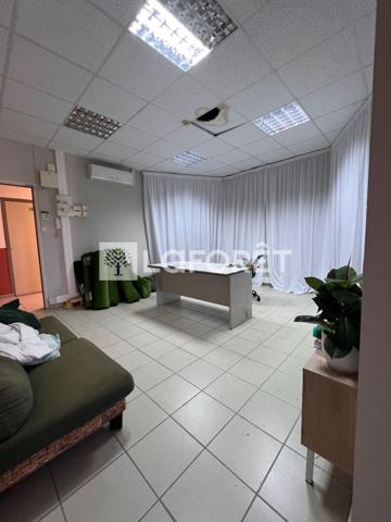 Location local commercial Fort-de-France - 41 m² - 945 €/mois