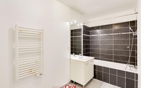 Appartement à vendre    3 pièces • 57,76 m2 Marseille 10