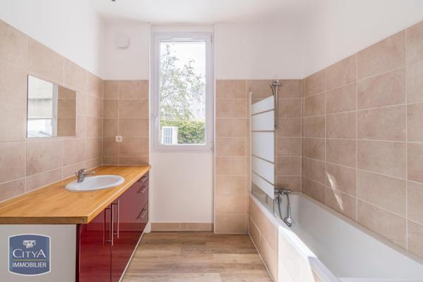 Appartement à louer 2 pièces 70.79m² Saint-Brieuc (22000)