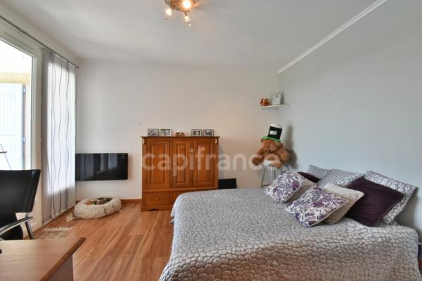 PEYRUIS (04) Villa de 247 m2 avec piscine édifiée sur une parcelle de 2400 m2.