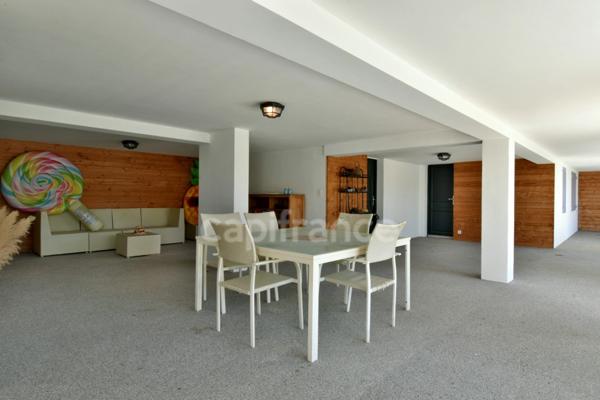 PEYRUIS (04) Villa de 247 m2 avec piscine édifiée sur une parcelle de 2400 m2.