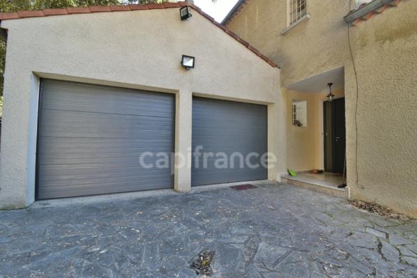 PEYRUIS (04) Villa de 247 m2 avec piscine édifiée sur une parcelle de 2400 m2.