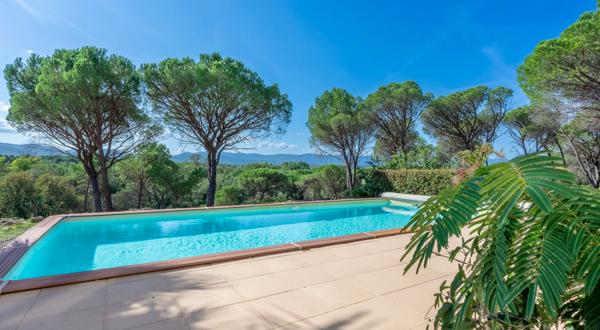 VIDAUBAN - MAISON 4 PIÈCES - 180 M² - TERRAIN 2 500 M² - PISCINE