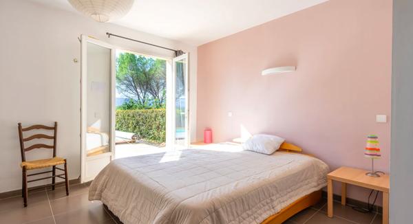 VIDAUBAN - MAISON 4 PIÈCES - 180 M² - TERRAIN 2 500 M² - PISCINE