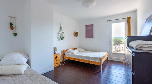 VIDAUBAN - MAISON 4 PIÈCES - 180 M² - TERRAIN 2 500 M² - PISCINE