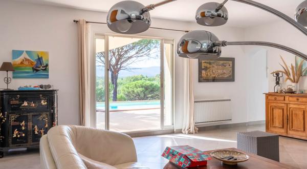 VIDAUBAN - MAISON 4 PIÈCES - 180 M² - TERRAIN 2 500 M² - PISCINE
