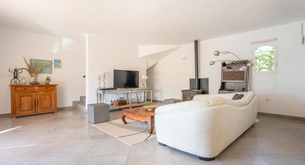 VIDAUBAN - MAISON 4 PIÈCES - 180 M² - TERRAIN 2 500 M² - PISCINE