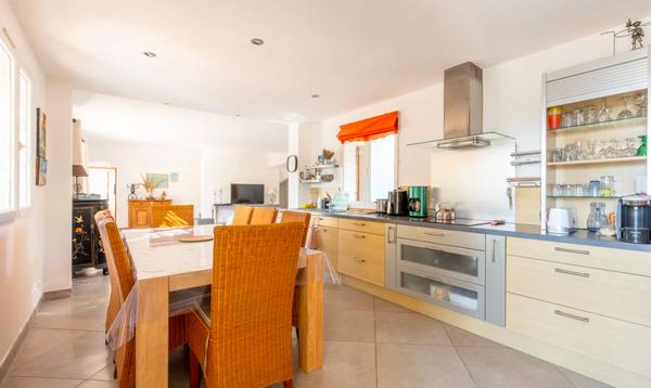 VIDAUBAN - MAISON 4 PIÈCES - 180 M² - TERRAIN 2 500 M² - PISCINE