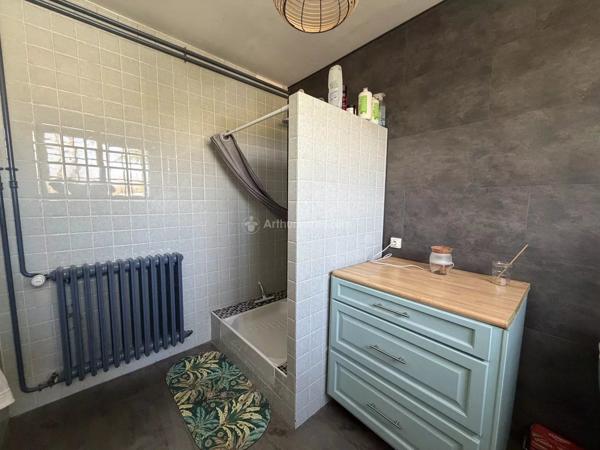 Vente                                                      Maison
                        
                     6 pièces                      250 m2                     à Mayet