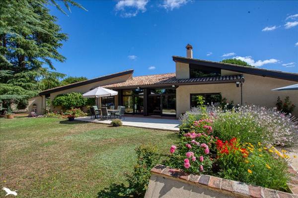 Maison à vendre |  Mussidan |  8 pièces | 310 m²