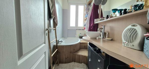 Belle maison de ville - bien entretenue - Jardin