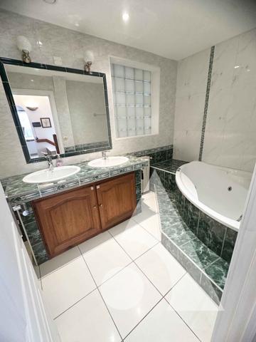 Maison 8 pièces 156.95 m2