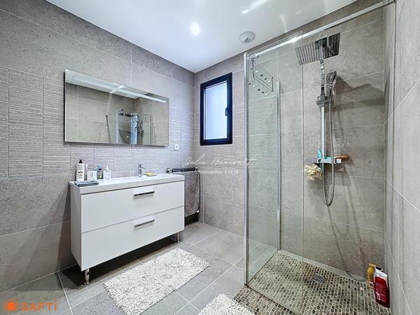 Belle maison familiale moderne, calme et lumineuse