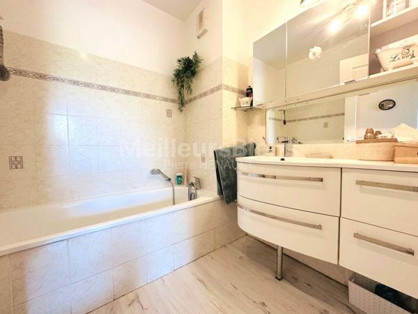 PROCHE CENTRE DANS RESIDENCE DE STANDING BEL APPARTEMENT 3 PIECES DE 71 M2 AVEC 3 TERRASSES