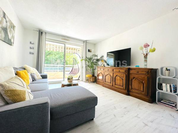 PROCHE CENTRE DANS RESIDENCE DE STANDING BEL APPARTEMENT 3 PIECES DE 71 M2 AVEC 3 TERRASSES