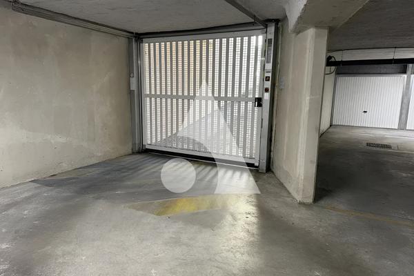 Parking / box 12.8 m2