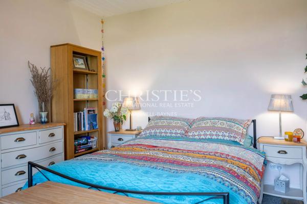 La Ferme de Cerisier Intemporelle Offrant des Vues de Campagne