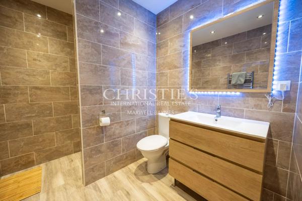 La Ferme de Cerisier Intemporelle Offrant des Vues de Campagne