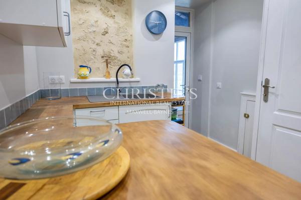 La Ferme de Cerisier Intemporelle Offrant des Vues de Campagne