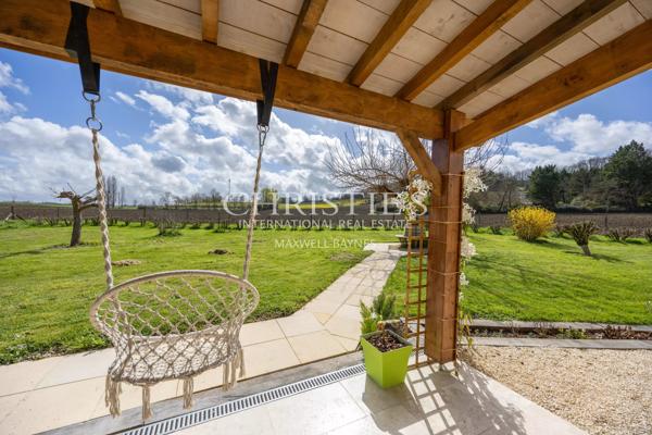 La Ferme de Cerisier Intemporelle Offrant des Vues de Campagne