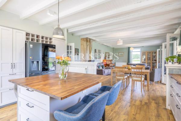 La Ferme de Cerisier Intemporelle Offrant des Vues de Campagne