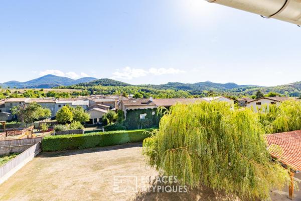 Ancien relais touristique de caractère avec dépendances et jardin face aux Pyrénées