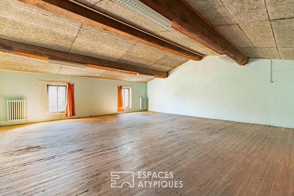 Ancien relais touristique de caractère avec dépendances et jardin face aux Pyrénées