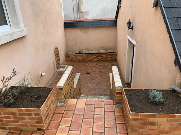 MAISON DE VILLE avec terrasse petit jardin et garage QUARTIER PARC FRANCOIS MITERRAND