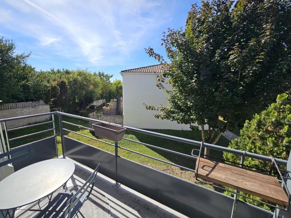 BÈGLES QUARTIER SIMONE VEIL : T3 AVEC BALCON, PARKING ET PISCINE