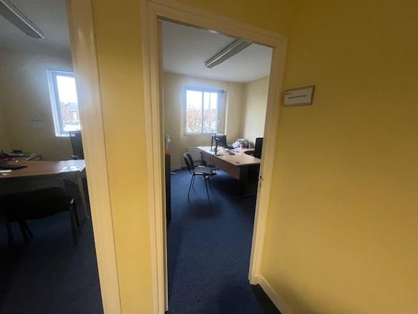 A VENDRE BATIMENT DE BUREAUX 392m² LANDIVISIAU