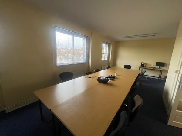 A VENDRE BATIMENT DE BUREAUX 392m² LANDIVISIAU