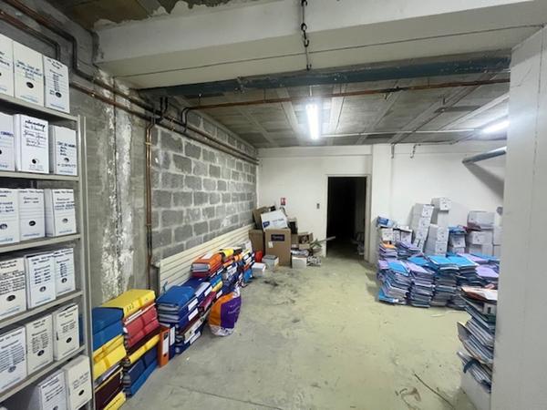 A VENDRE BATIMENT DE BUREAUX 392m² LANDIVISIAU
