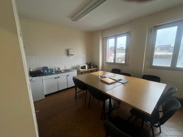 A VENDRE BATIMENT DE BUREAUX 392m² LANDIVISIAU