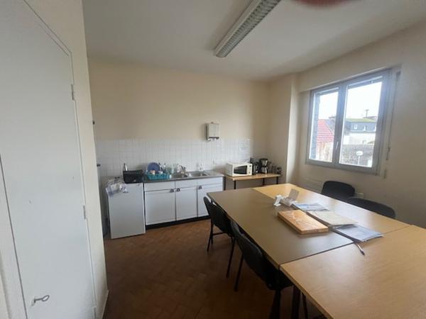 A VENDRE BATIMENT DE BUREAUX 392m² LANDIVISIAU
