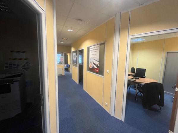 A VENDRE BATIMENT DE BUREAUX 392m² LANDIVISIAU
