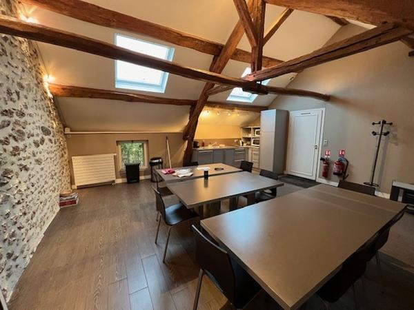 Bureaux à louer à Limours site indépendant avec nombreux stationnements