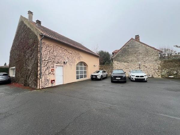 Bureaux à louer à Limours site indépendant avec nombreux stationnements