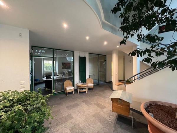 Bureaux à louer à Limours site indépendant avec nombreux stationnements