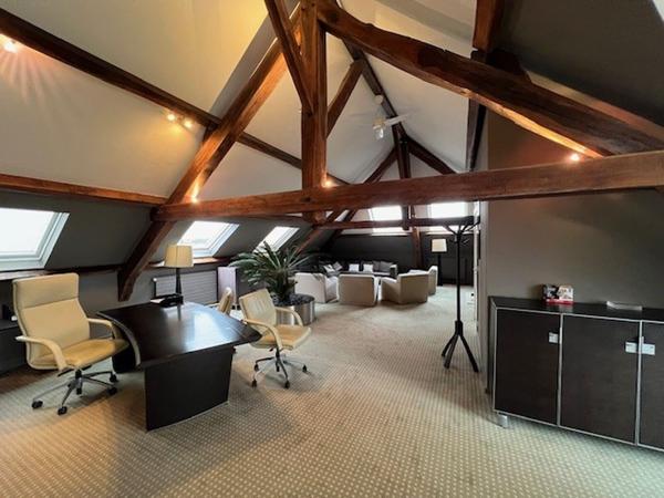 Bureaux à louer à Limours site indépendant avec nombreux stationnements