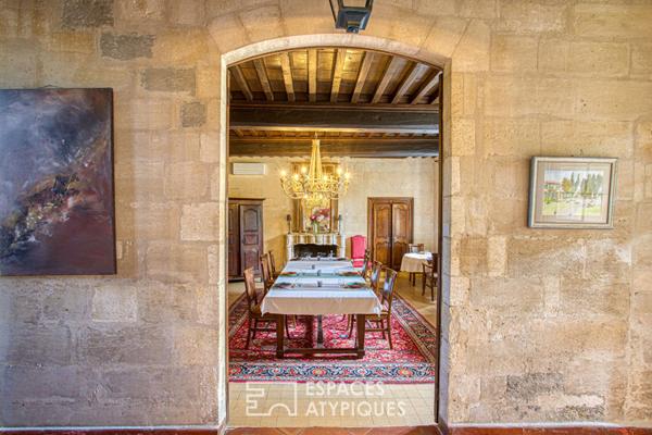 Mas du XVIe siècle et gîtes dans un écrin vert près d’Avignon