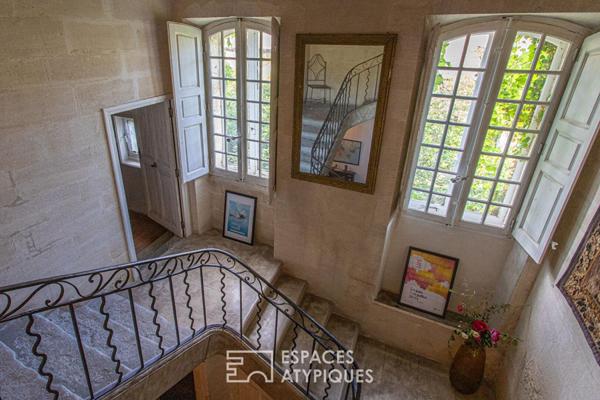 Mas du XVIe siècle et gîtes dans un écrin vert près d’Avignon