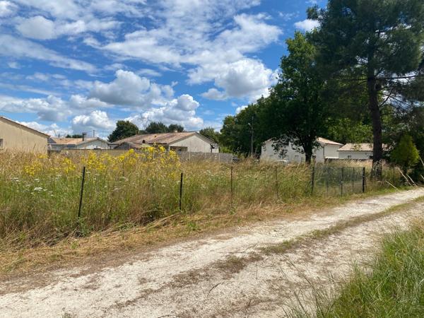TAILLAN-MEDOC TERRAIN DE 989M2