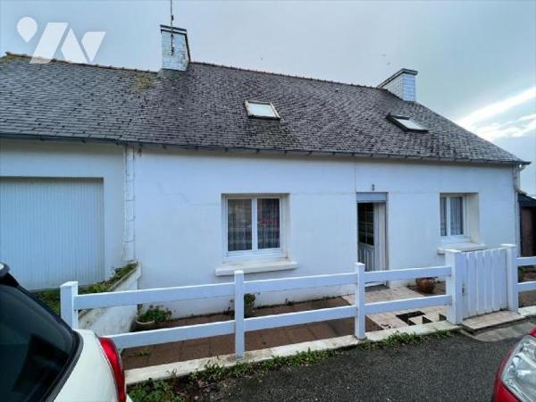 Maison d'habitation comprenant au rez-de-chaussée : entrée, salon/séjour, w.c, cuisine, une cha...