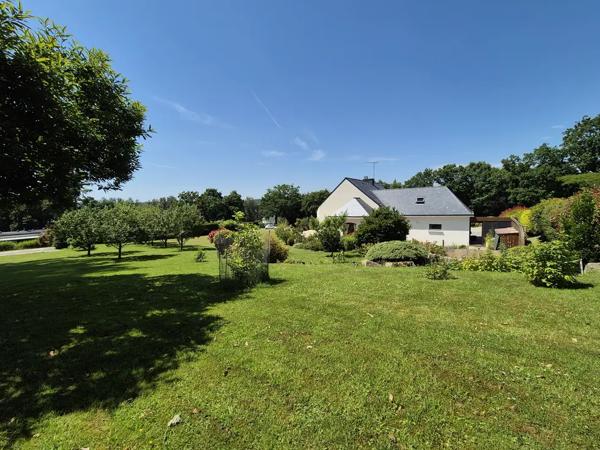 Maison contemporaine rare à Quintin Plain-pied avec jardin