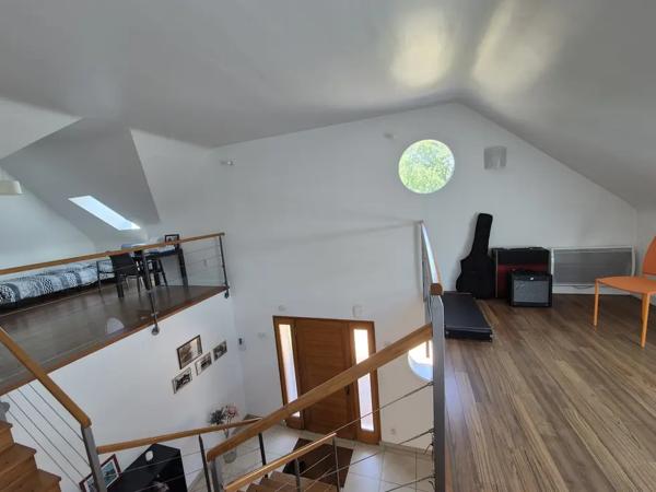 Maison contemporaine rare à Quintin Plain-pied avec jardin