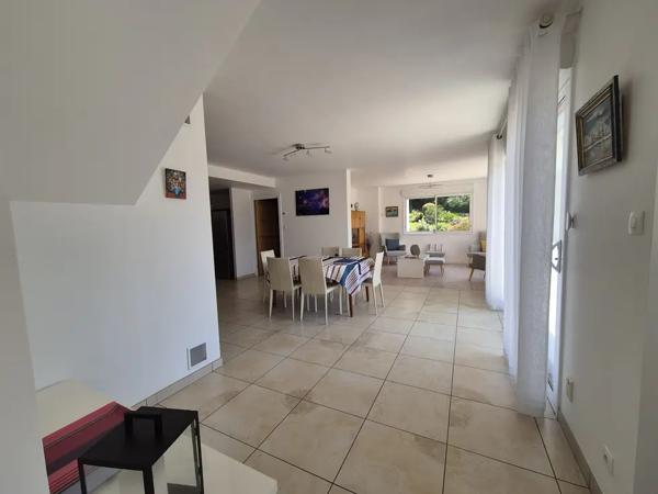 Maison contemporaine rare à Quintin Plain-pied avec jardin