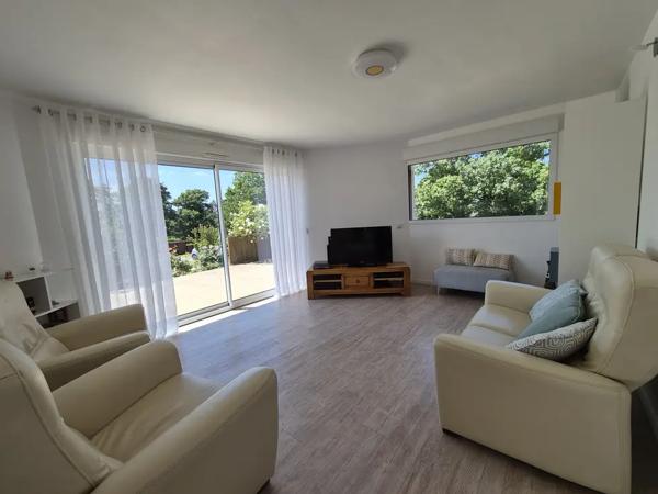 Maison contemporaine rare à Quintin Plain-pied avec jardin