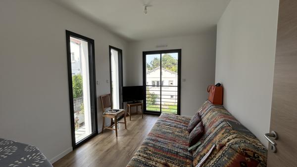 Maison
                                                                                                                                                                                                                                                                                                                        4 pièce(s)                                                                                                                                                                                                          3 chambre(s)                                                                                                                                                                                                          102.6  m²