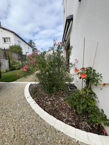 Maison
                                                                                                                                                                                                                                                                                                                        4 pièce(s)                                                                                                                                                                                                          3 chambre(s)                                                                                                                                                                                                          102.6  m²